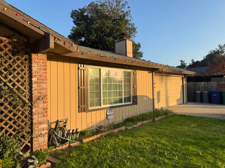 3804 Thompson Avenue, Selma, CA 93662 - Image #2