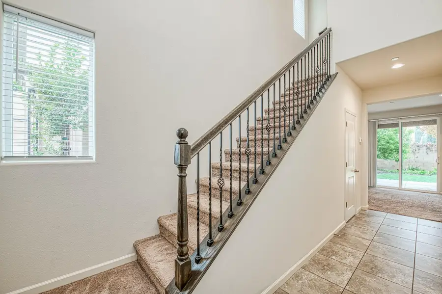 5450 W Santa Barbara Drive, Fresno, CA 93722 - Image #2