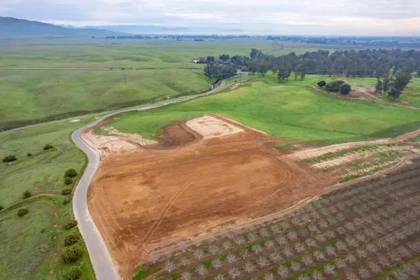 12855 Biglione Drive, Clovis, CA 93619