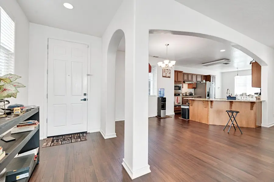 4421 W Pinsapo Drive, Fresno, CA 93722 - Image #2