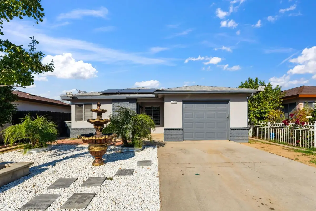 5038 W Donner Avenue, Fresno, CA 93722 - Image #1