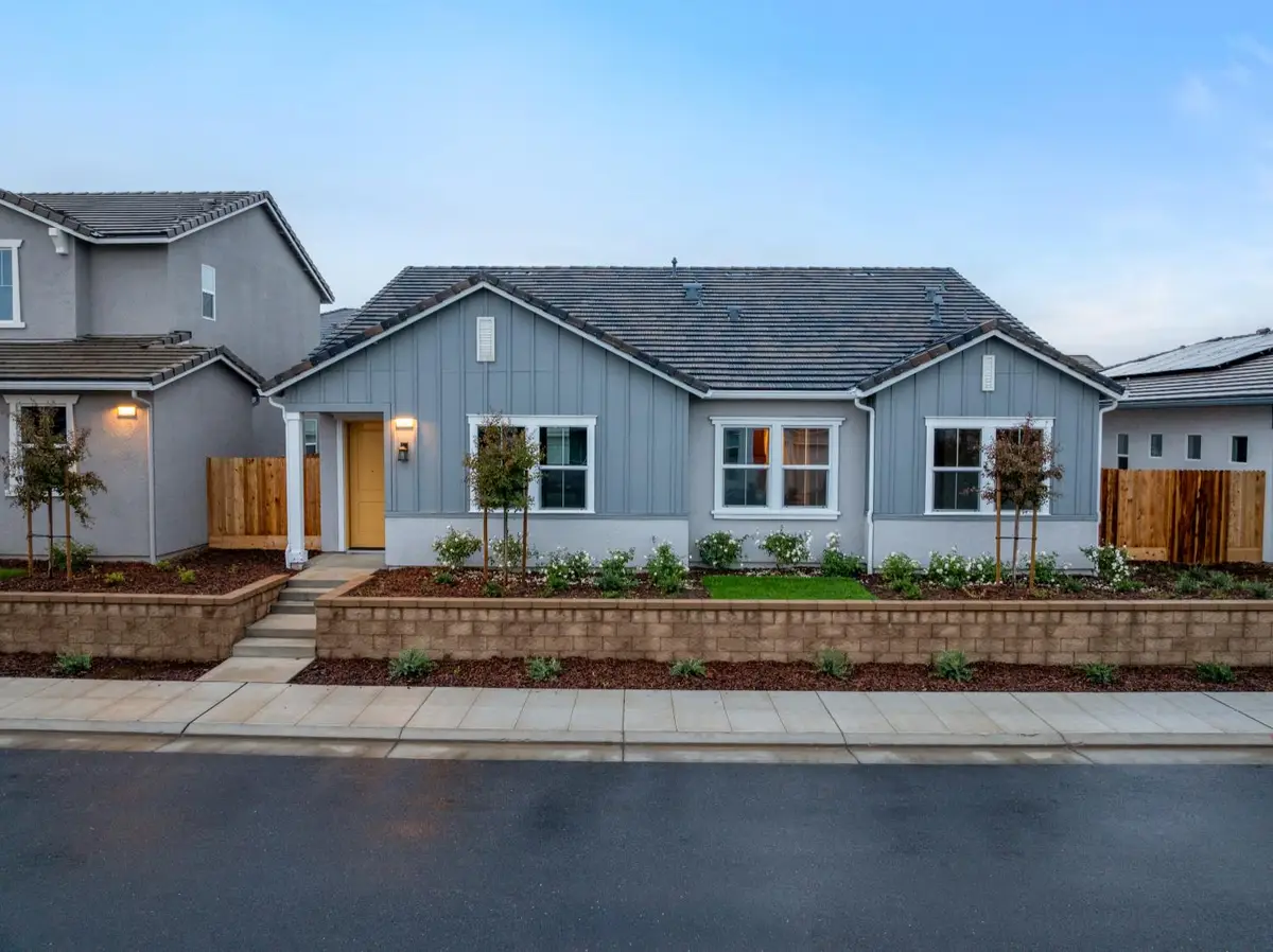 347 Peters Lane S, Madera, CA 93636 - Image #1