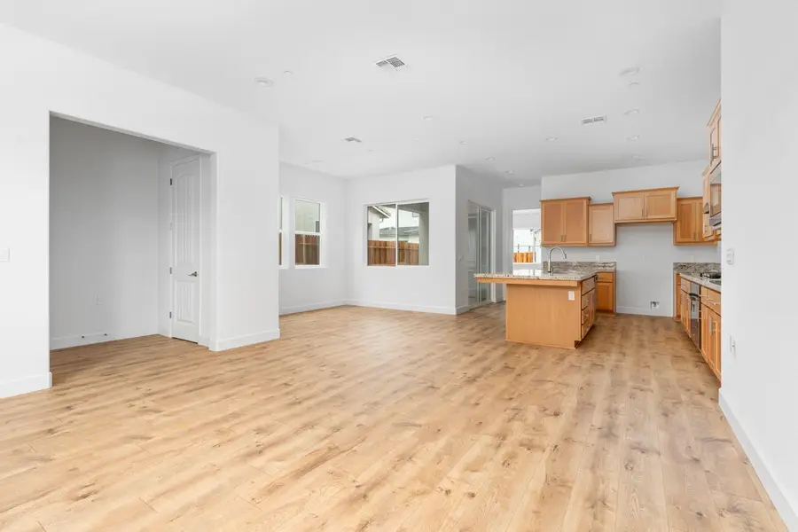 347 Peters Lane S, Madera, CA 93636 - Image #3