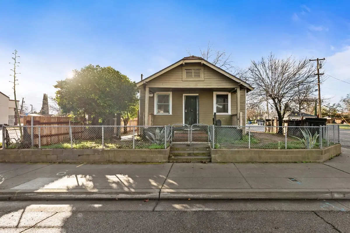 208 Bullard Avenue, Clovis, CA 93612 - Image #1