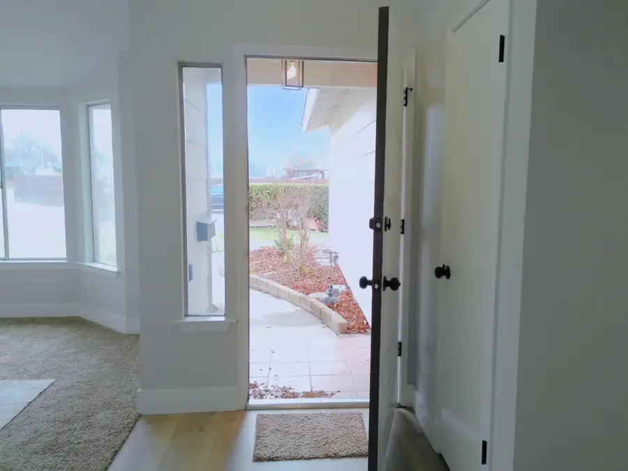 3922 N Dante Avenue, Fresno, CA 93722 - Image #2