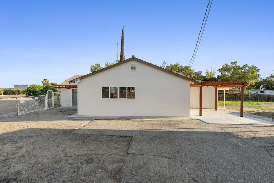 25 W Dinuba Avenue, Fresno, CA 93706 - Image #2