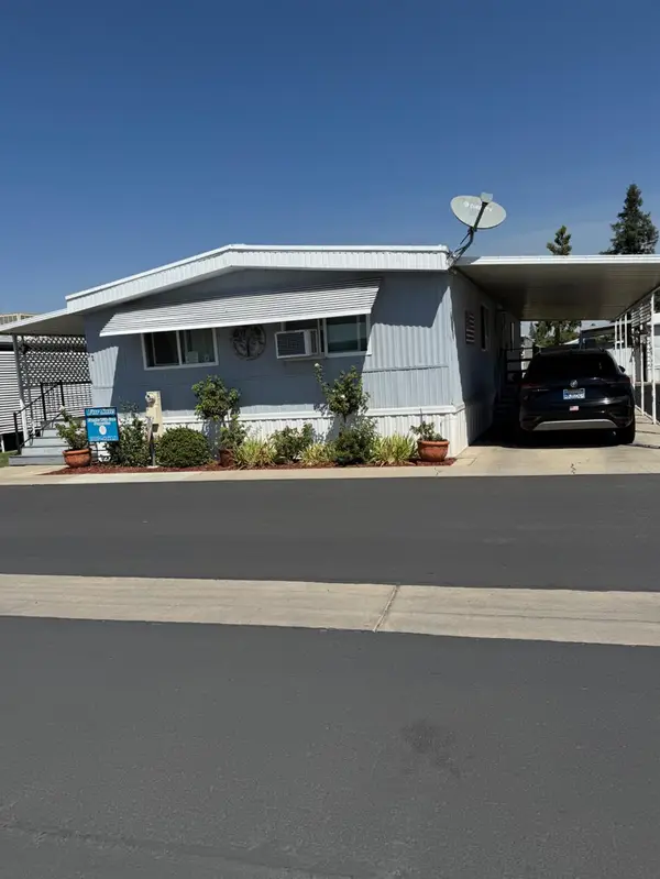 1500 W Villa #32, Clovis, CA 93612