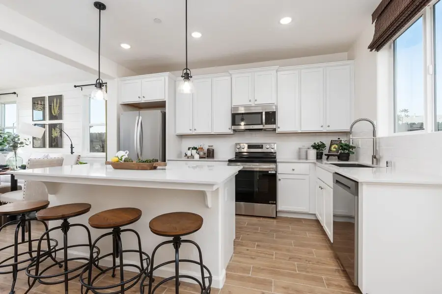 6556 E Cresthaven Drive, Fresno, CA 93727 - Image #2