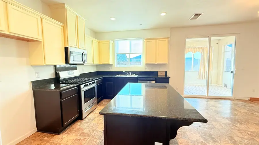 3935 E Myrtle Avenue, Visalia, CA 93292 - #3