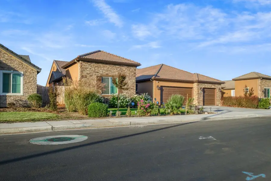 1890 Tamworth Avenue, Tulare, CA 93274 - Image #3