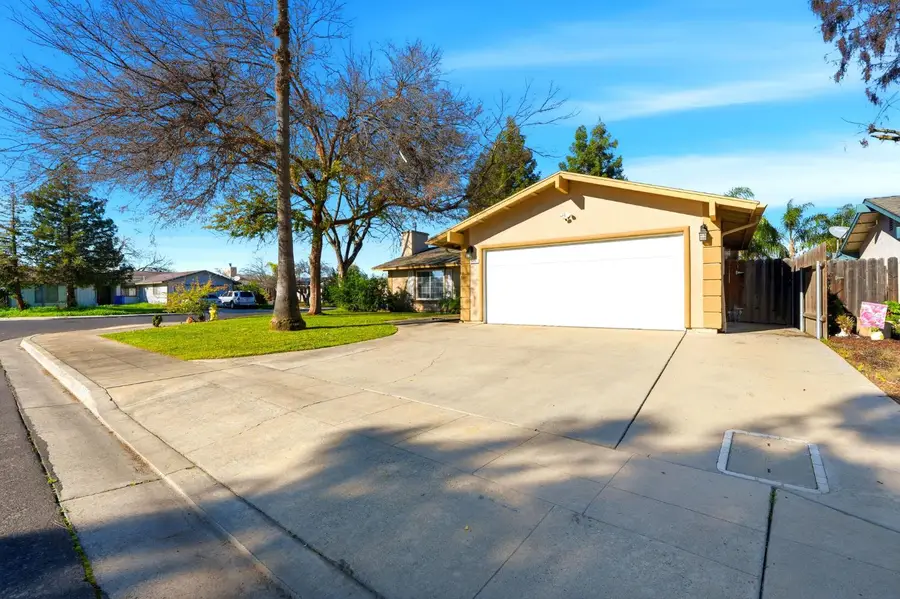 1607 Ashlan Avenue, Clovis, CA 93611 - Image #3