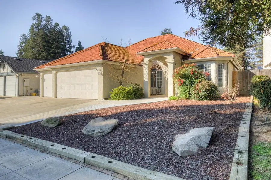 8273 N Yorktown Drive, Fresno, CA 93720 - Image #2