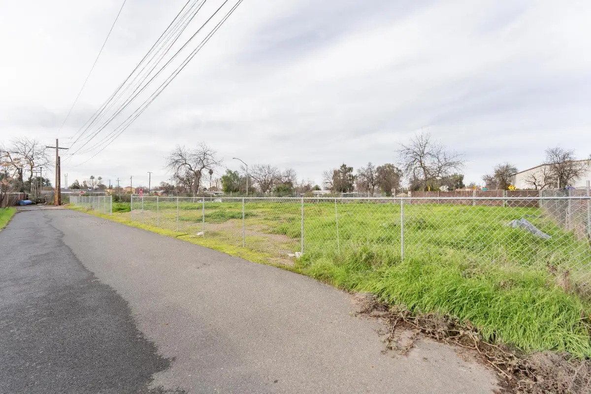 1 Spruce St, Tulare, CA 93274 - Image #1