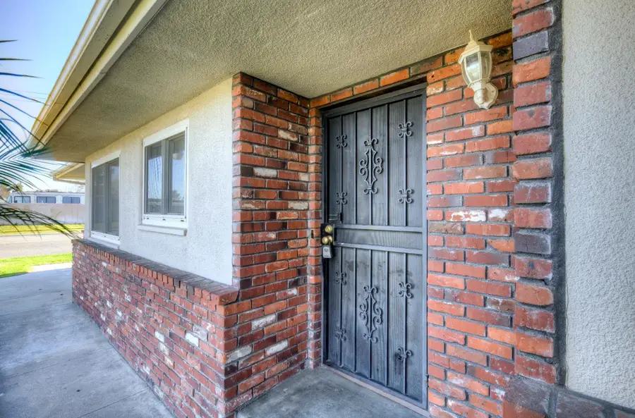 4896 E Amherst Avenue, Fresno, CA 93703 - Image #3
