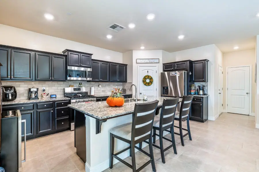 5265 W Lamona Avenue, Fresno, CA 93722 - Image #3