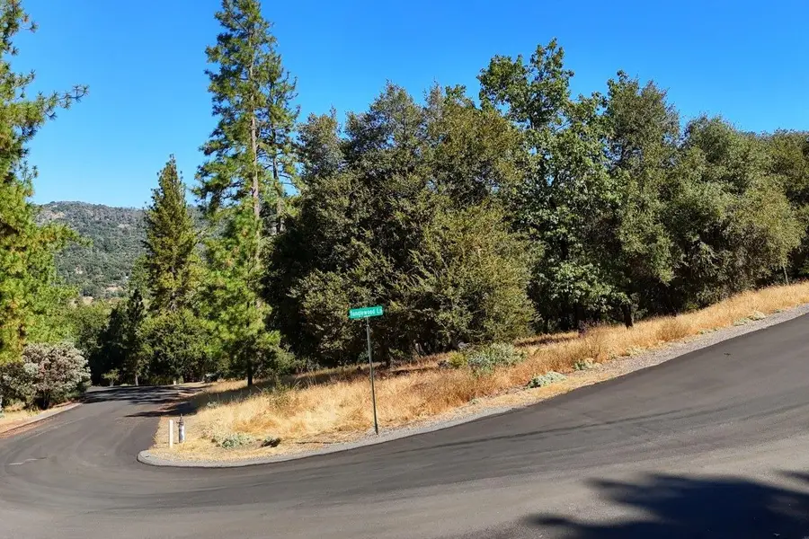 10 Timberwood Lane, Oakhurst, CA 93644 - Image #3