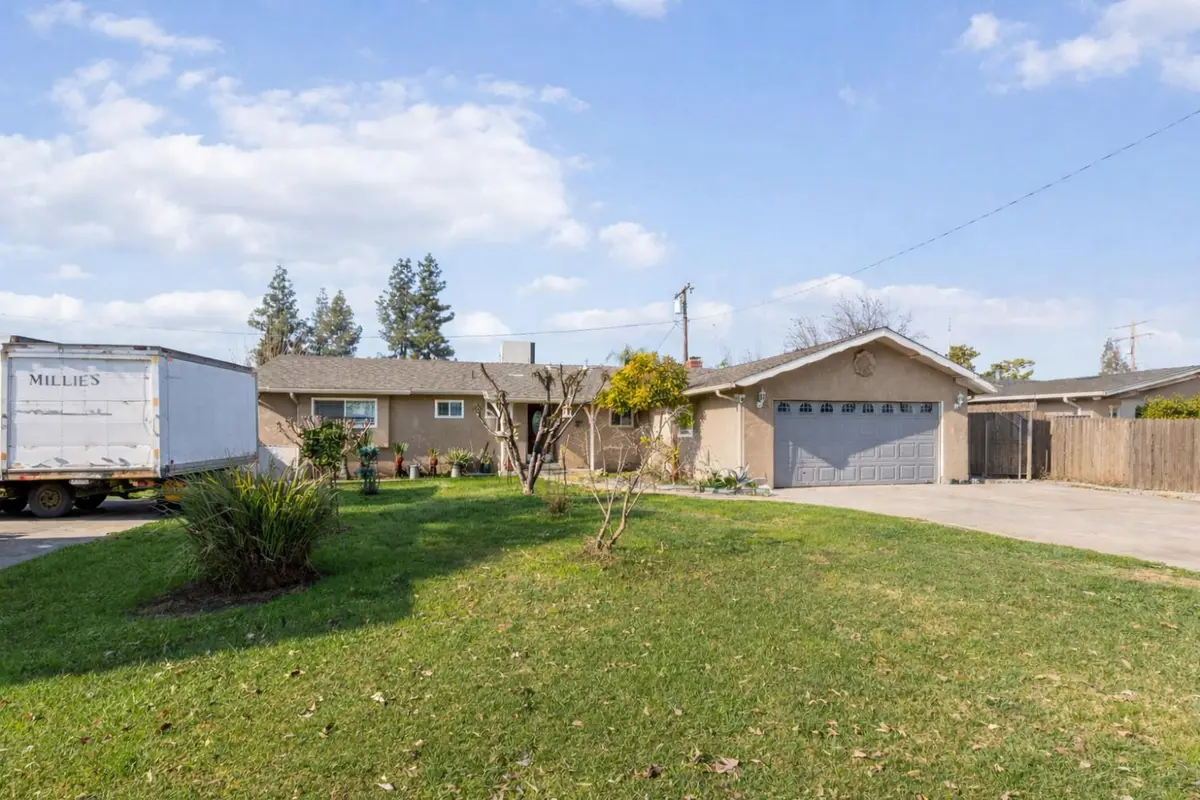 2527 S Linda Vista Street, Visalia, CA 93277 - Image #1