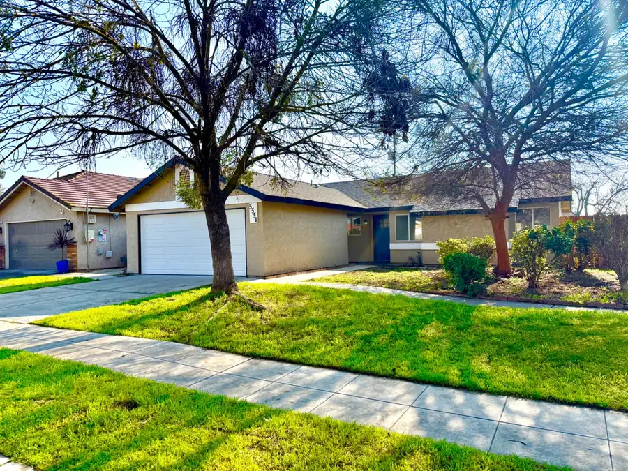 5551 W Acacia Avenue, Fresno, CA 93722 - Image #2