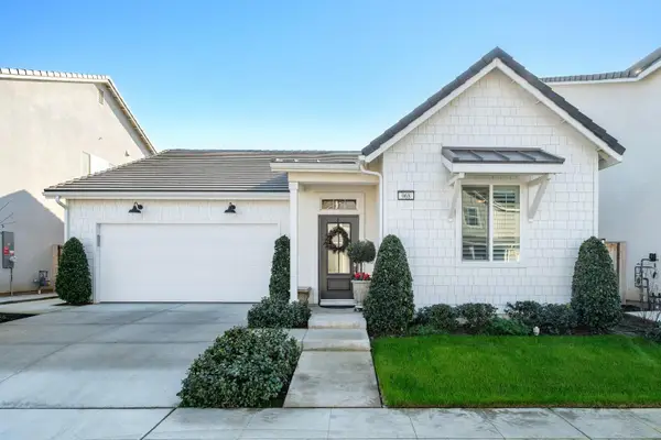 968 Everglade Avenue, Clovis, CA 93619