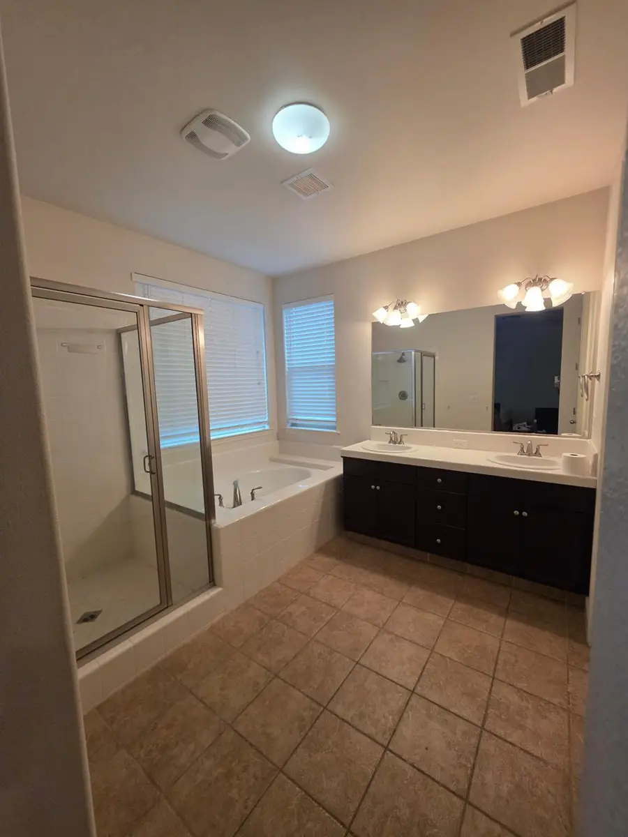 5820 W Ashcroft Avenue, Fresno, CA 93722 - Image #2