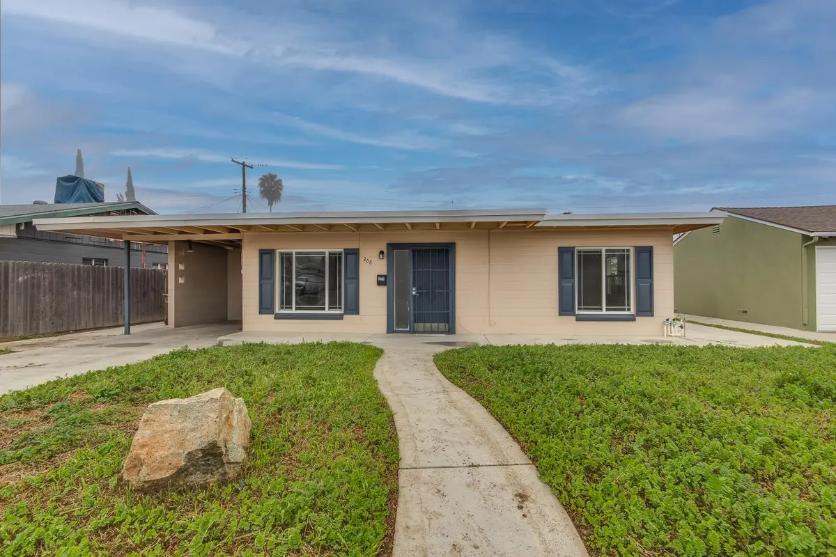 208 W Hampton Way, Fresno, CA 93705 - Image #1
