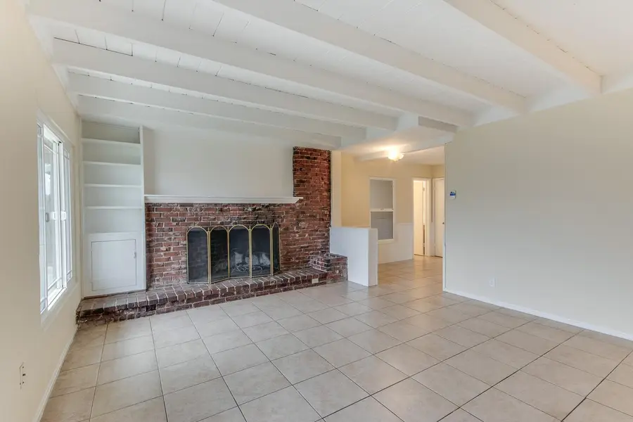 208 W Hampton Way, Fresno, CA 93705 - Image #3