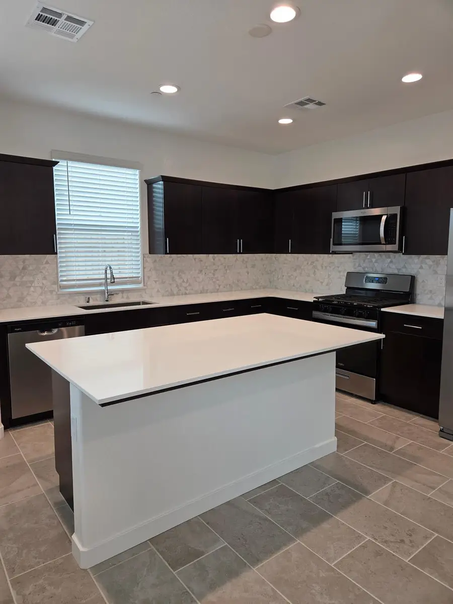 1174 Grant Avenue W, Madera, CA 93636 - #3