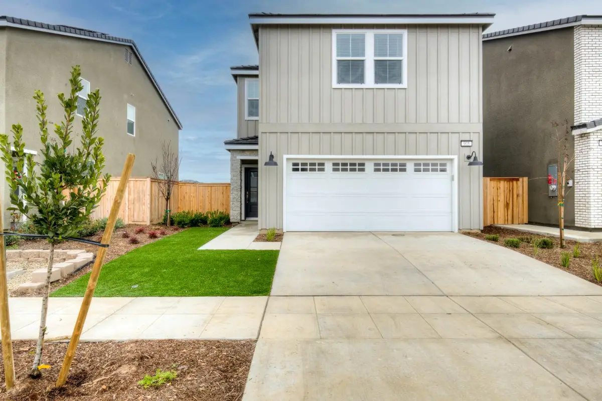 905 Plum Tree Avenue, Clovis, CA 93619 - Image #1