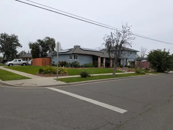 5209 N Angus Avenue, Fresno, CA 93710