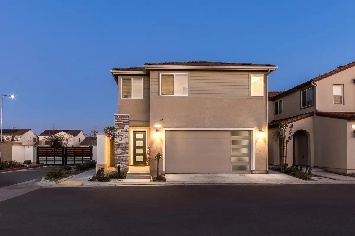 2037 N Rogers Lane, Clovis, CA 93619 - Image #1