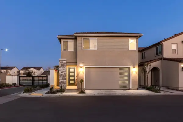 2037 N Rogers Lane, Clovis, CA 93619