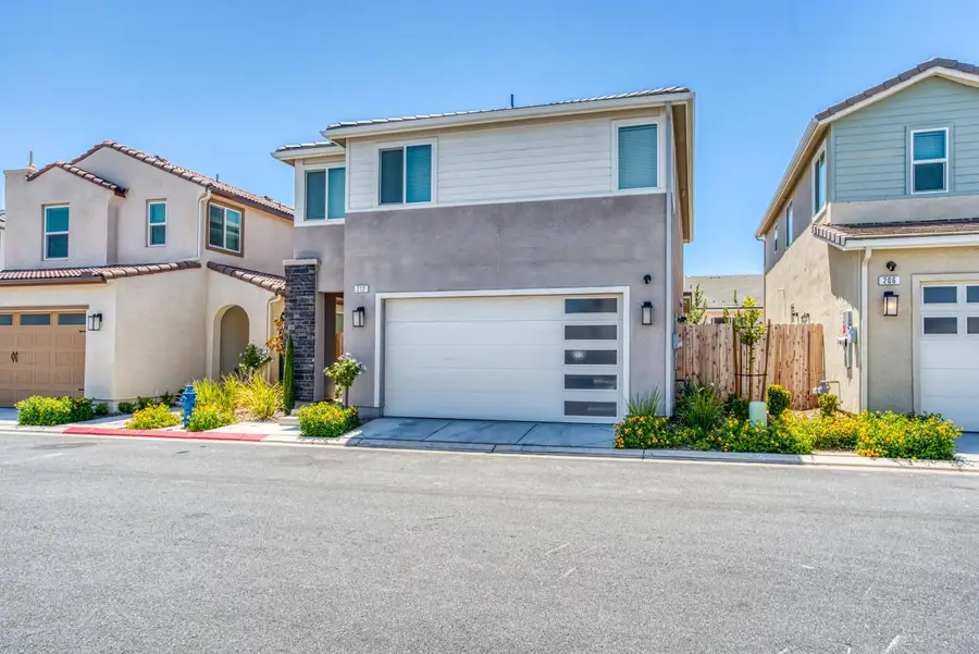 212 Arbor Drive S, Madera, CA 93636 - Image #2