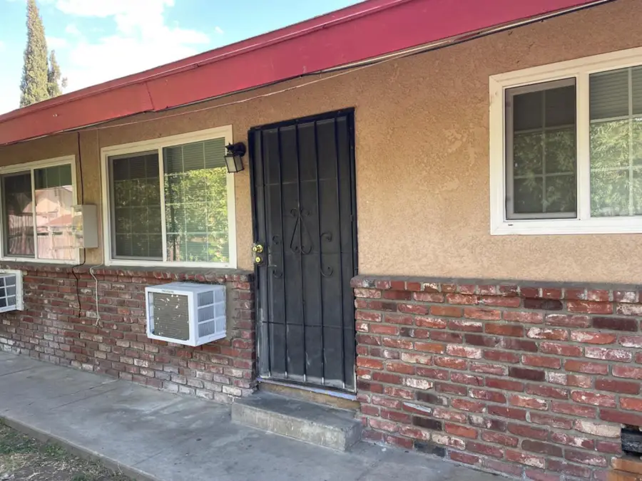 408 S Woodrow Avenue, Fresno, CA 93702 - #3
