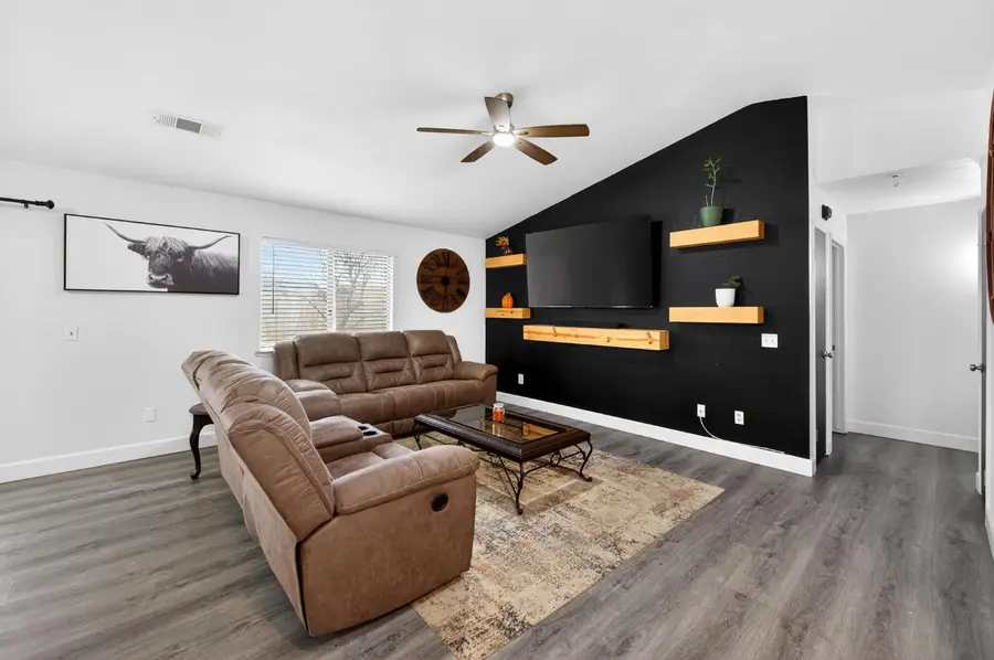 2035 W Oriole Avenue, Visalia, CA 93291 - Image #2