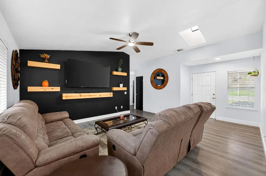 2035 W Oriole Avenue, Visalia, CA 93291 - Image #3