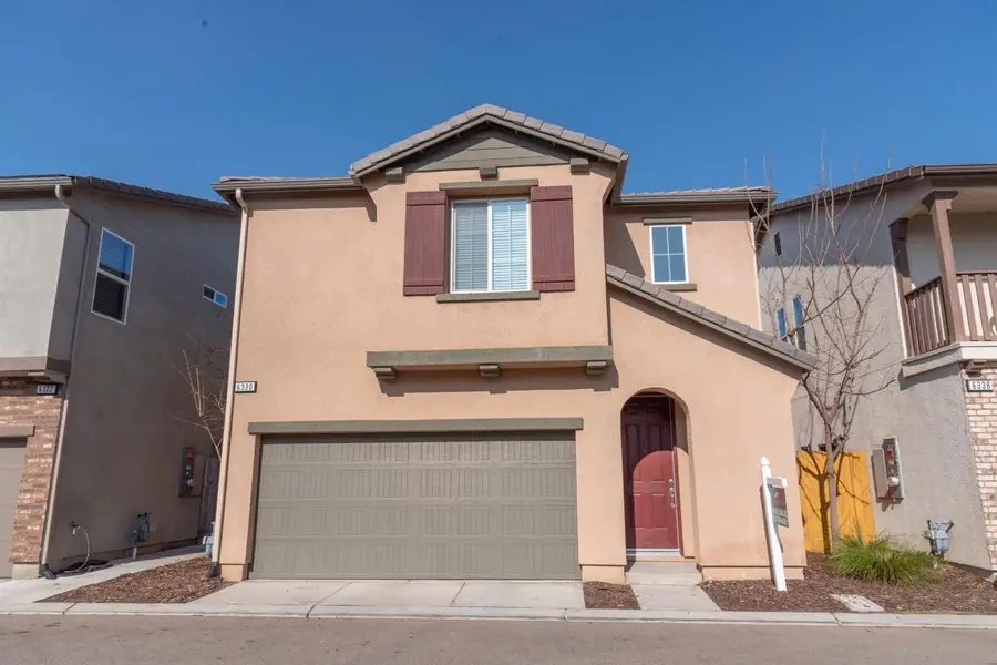 6330 E Creek View Lane, Fresno, CA 93727 - #2