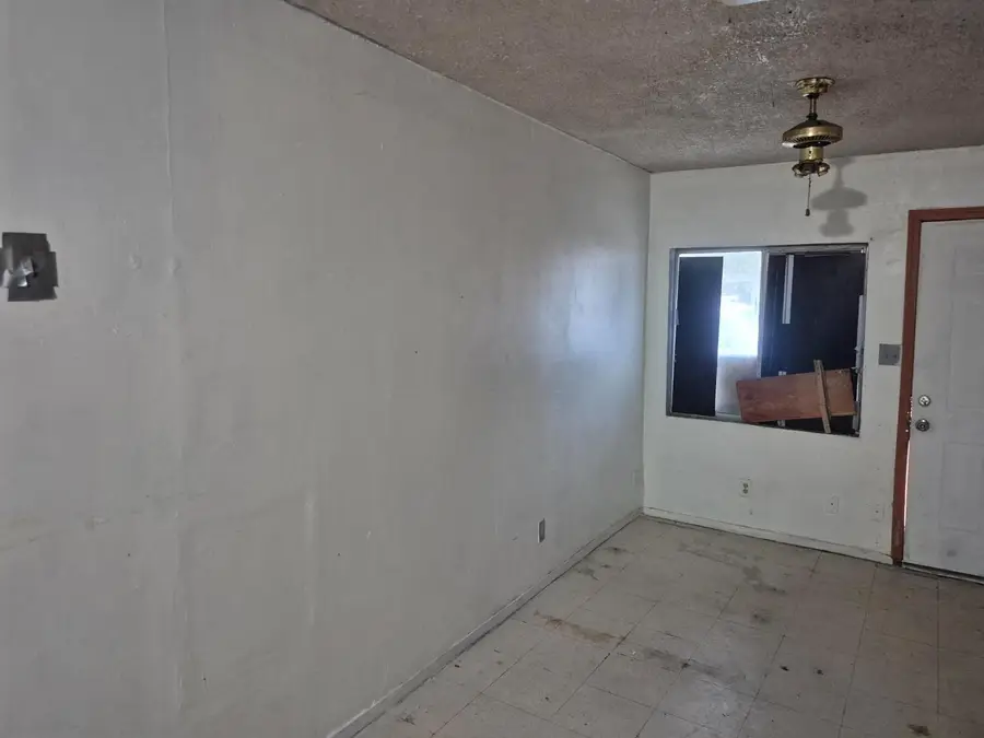 864 E Evening Glow Avenue, Reedley, CA 93654 - #3