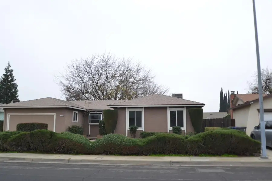 332 W Indianapolis Avenue, Clovis, CA 93612 - Image #2