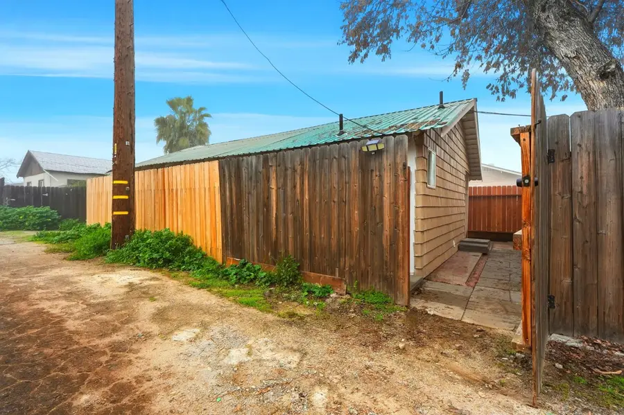 910 N Kaweah Street, Hanford, CA 93230 - Image #2