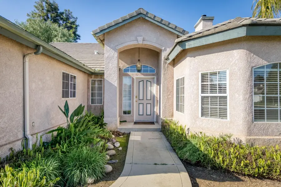 612 Hanson Avenue, Clovis, CA 93611 - #2