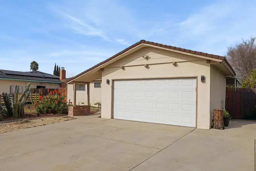741 W Holland, Clovis, CA 93612 - #2