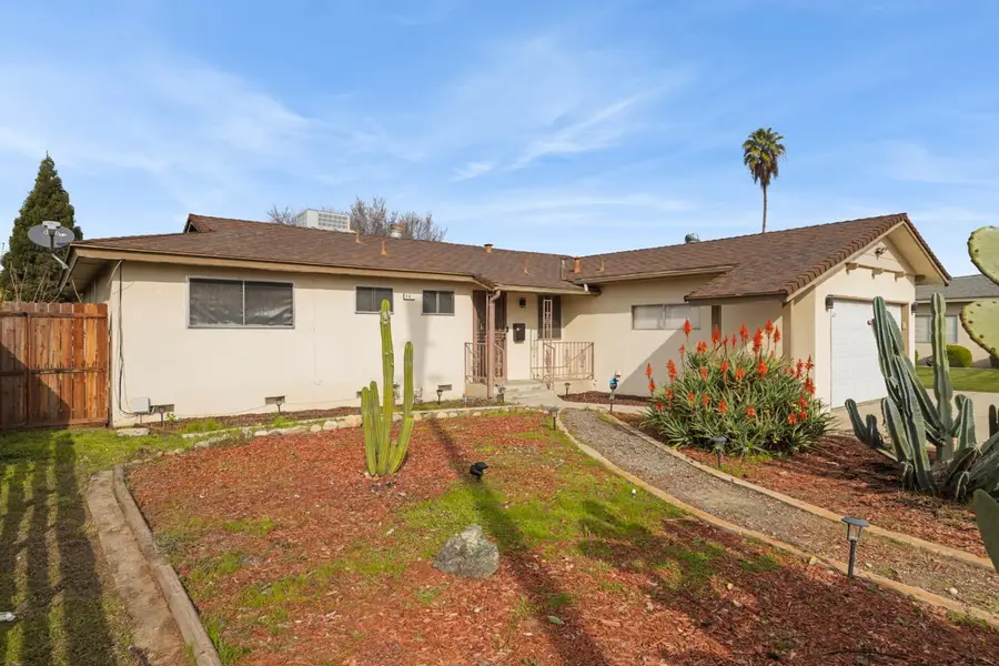 741 W Holland, Clovis, CA 93612 - #3