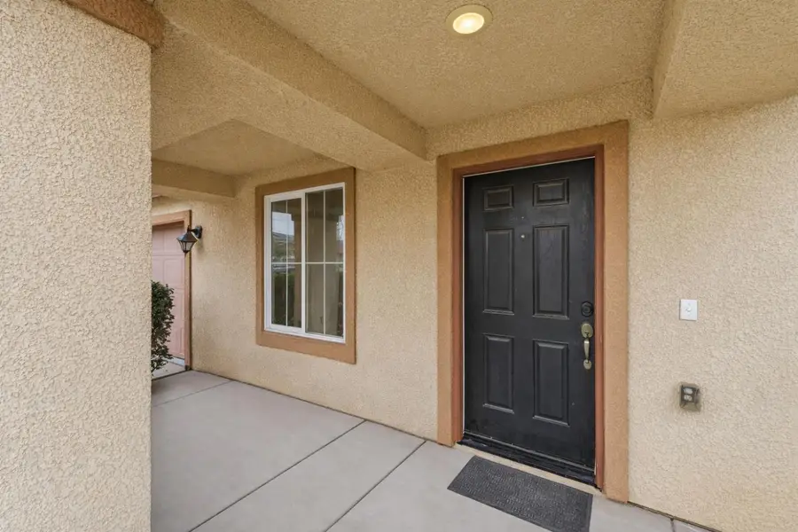 1369 W Burgundy Court, Hanford, CA 93230 - Image #2