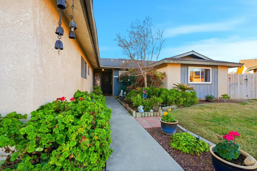 2134 Oakwood Court, Hanford, CA 93230 - Image #3