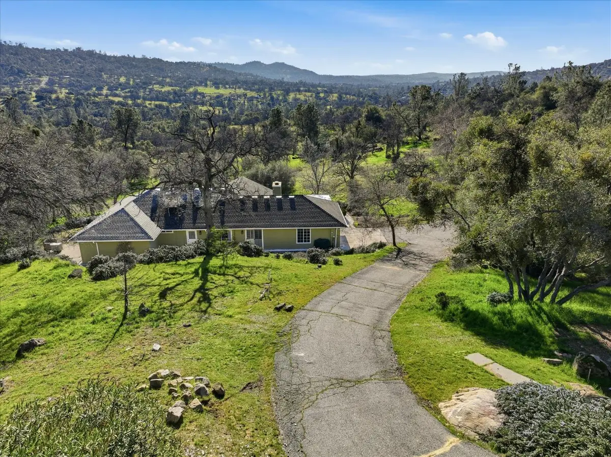30917 N Dome Dr, Coarsegold, CA 93614 - Image #1