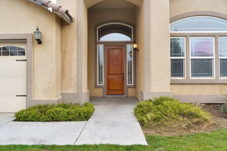 798 S Michelle, Kerman, CA 93630 - Image #2