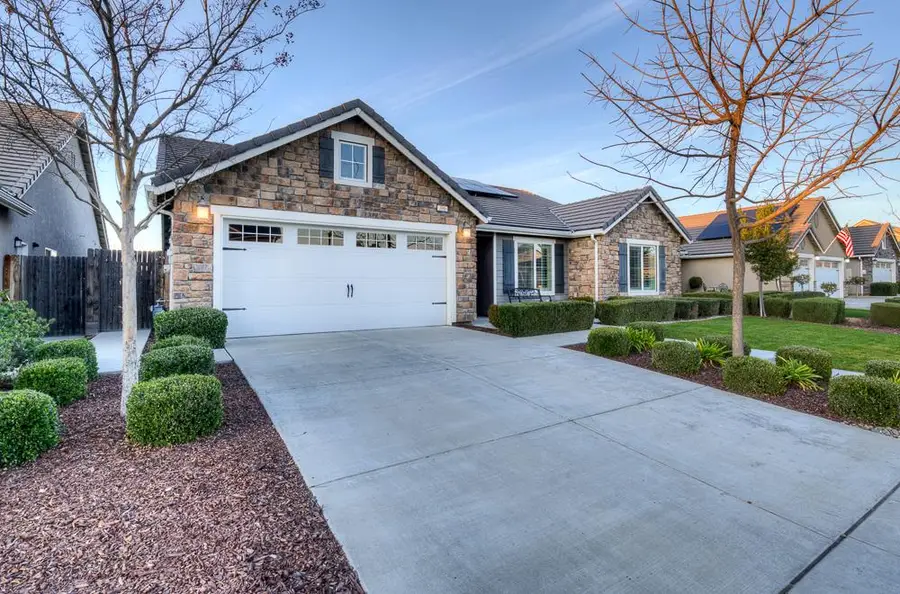 391 Maclure Avenue W, Madera, CA 93636 - Image #2