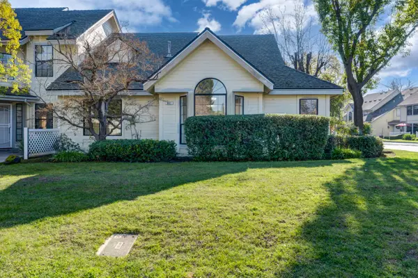 961 E Foxhill Drive, Fresno, CA 93720