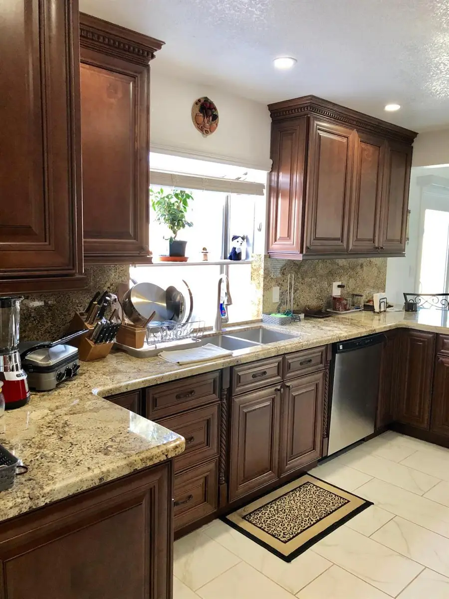 6552 N Blythe Avenue, Fresno, CA 93722 - Image #2