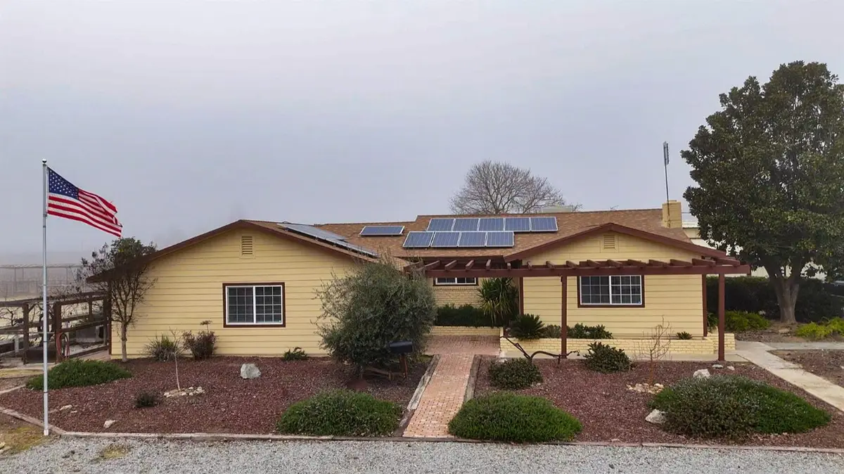 2104 W Magnolia Avenue, Caruthers, CA 93609 - Image #1